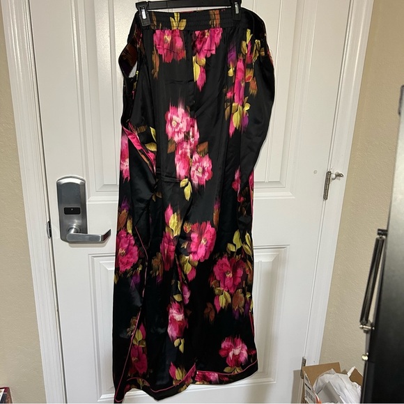 Torrid Blair Floral Wide Leg Satin High Rise Pants Size 6T - Picture 5 of 10